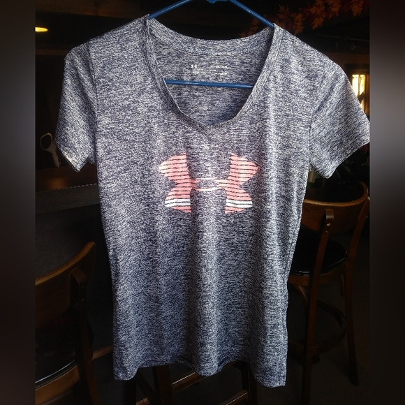 Under Armour Shirt - Picture 1 of 4